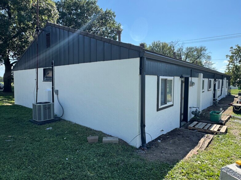 More Photos Of 908 Orange St, Baldwin City Apartments For Sale