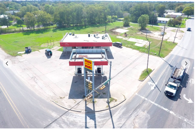 Primary Photo Of 701 W Washington Ave, Navasota Convenience Store For Sale