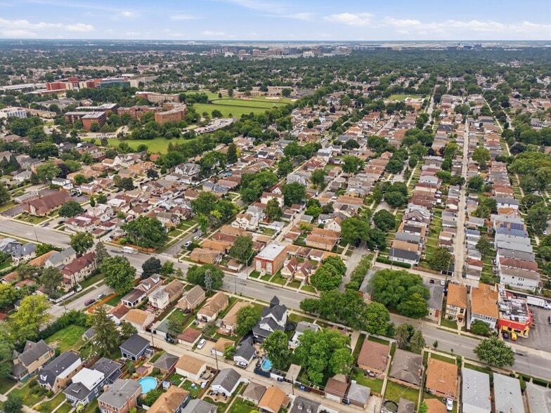 More Photos Of 6240 N Avondale Ave, Chicago Specialty For Sale