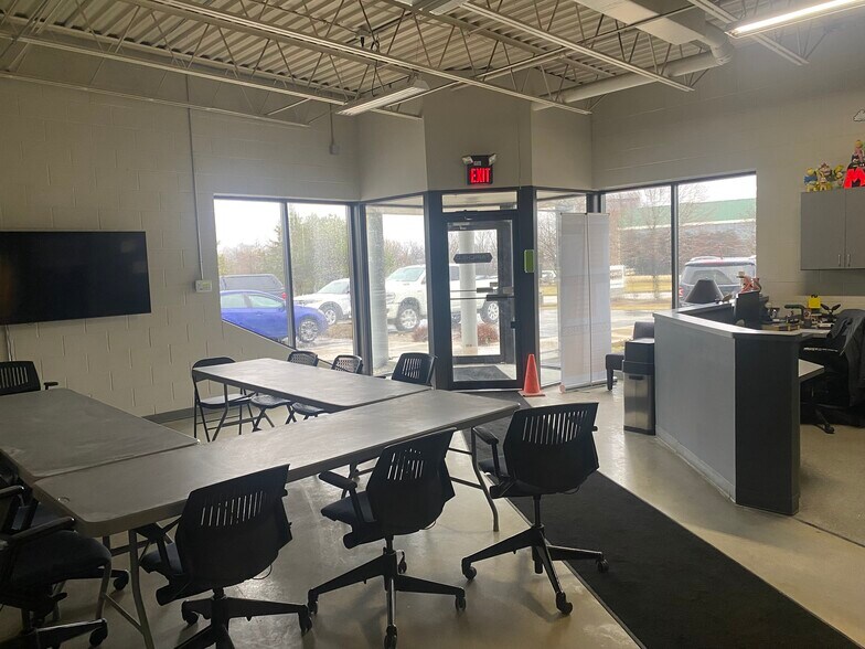 More Photos Of N50 W13824 Overview Dr, Menomonee Falls Warehouse For Sale
