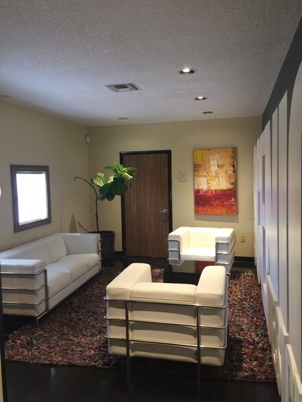 More Photos Of 2402-2406 W 8th Ct, Hialeah Warehouse For Lease