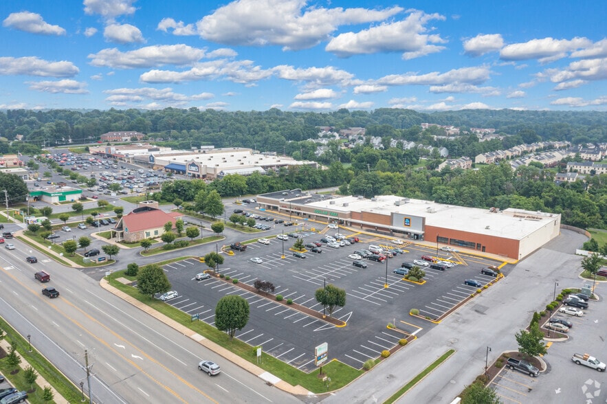 More Photos Of 4801-4811 Edgemont Ave, Brookhaven Storefront For Lease