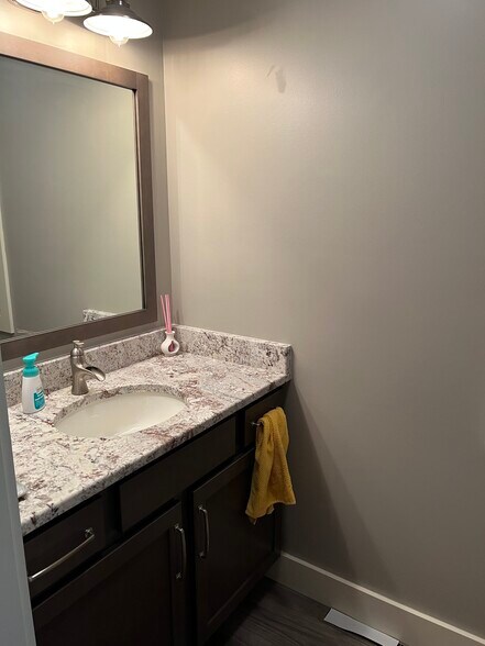 More Photos Of 1731 E Bristol St, Elkhart Medical For Sale