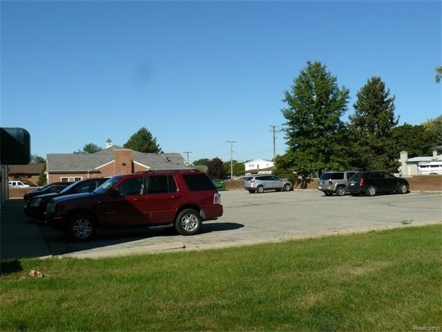 More Photos Of 27500 Hoover Rd, Warren Medical For Lease