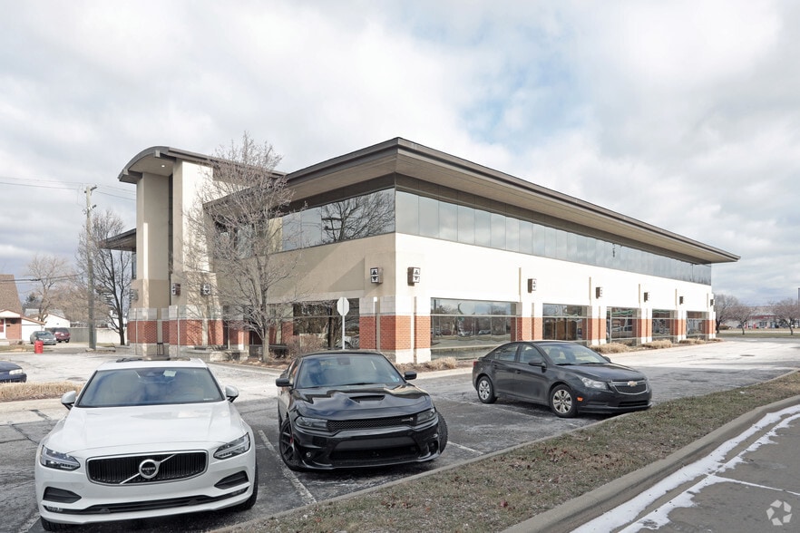 More Photos Of 27085-27087 Gratiot Ave, Roseville Office For Lease