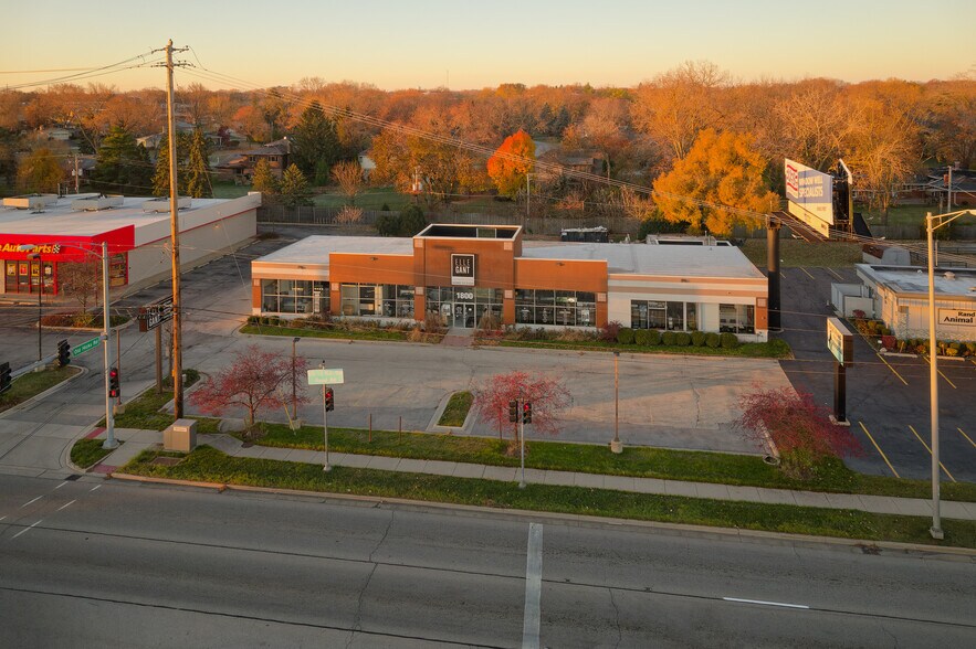 More Photos Of 1800 N Rand Rd, Palatine Freestanding For Sale