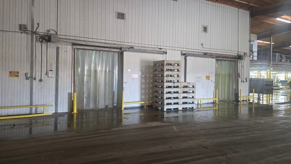 More Photos Of 2200 & 2100 Trophy Dr, McAllen Warehouse For Sale