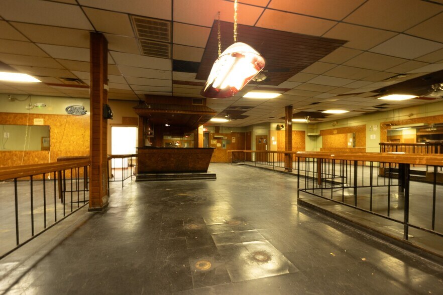 More Photos Of 681 Polk Ave, Memphis Bar For Sale