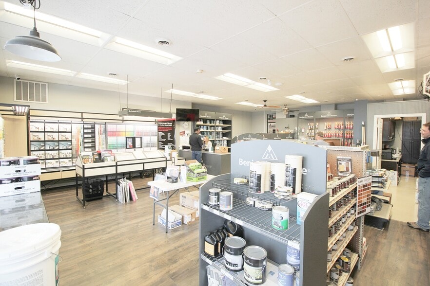 More Photos Of 902 Richmond Ave, Staunton General Retail For Sale