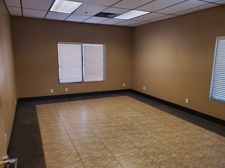 More Photos Of 6905 W Charleston Blvd, Las Vegas Medical For Lease