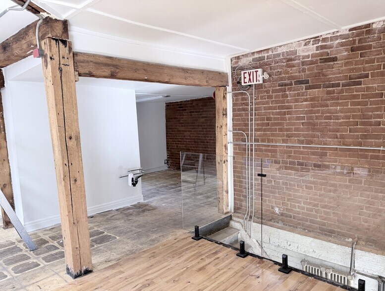More Photos Of 531 Yonge St, Toronto Storefront Retail Residential For Lease