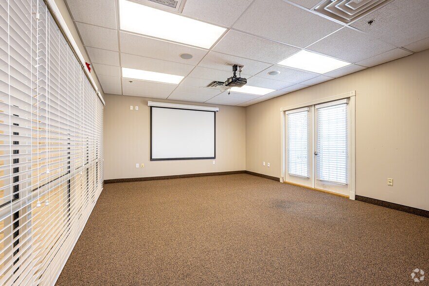 More Photos Of 14055 Seaway Rd, Gulfport Medical For Lease