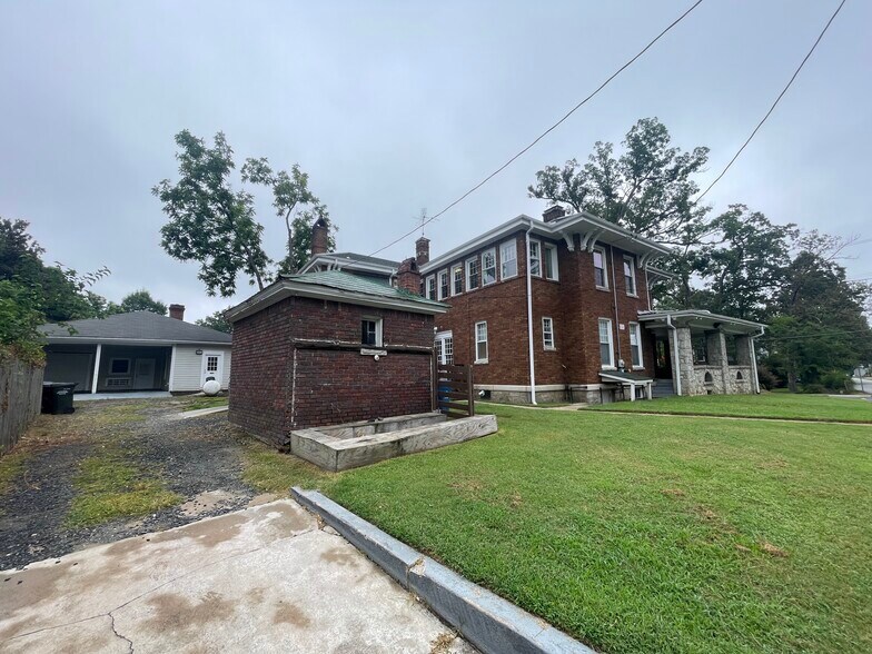 More Photos Of 1101 N Mangum St, Durham Storefront Retail Office For Lease