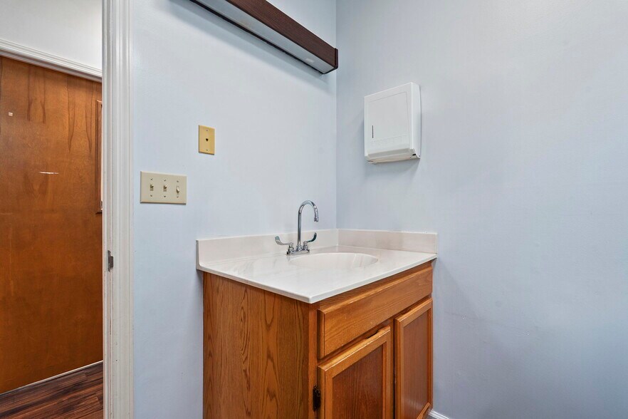 More Photos Of 1801 S 23rd St, Fort Pierce Medical For Sale