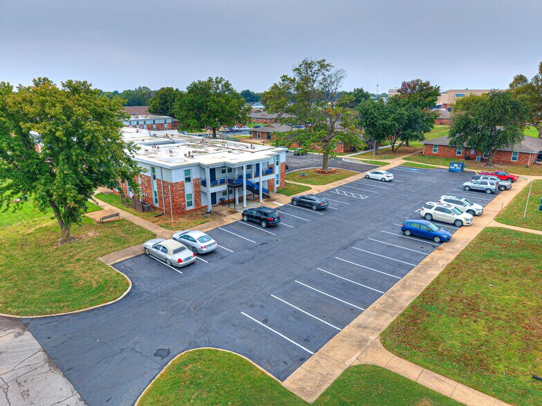 More Photos Of 1220 SE 9th St, Pryor Apartments For Sale