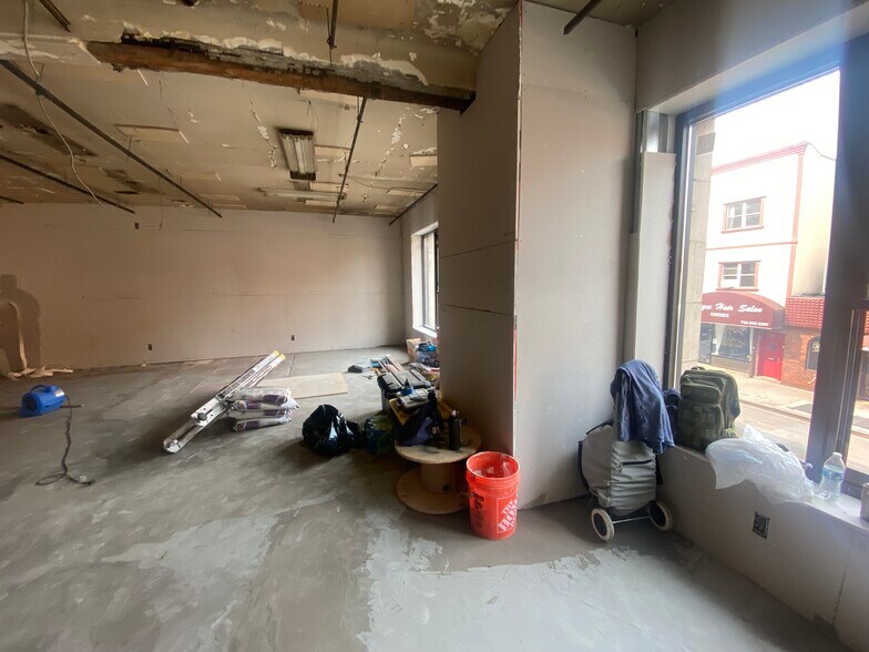 More Photos Of 694 Manhattan Ave, Brooklyn Storefront Retail Office For Lease