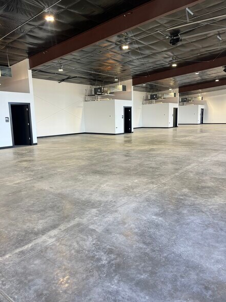 More Photos Of 23801 Southwest St, Waterloo Showroom For Sale