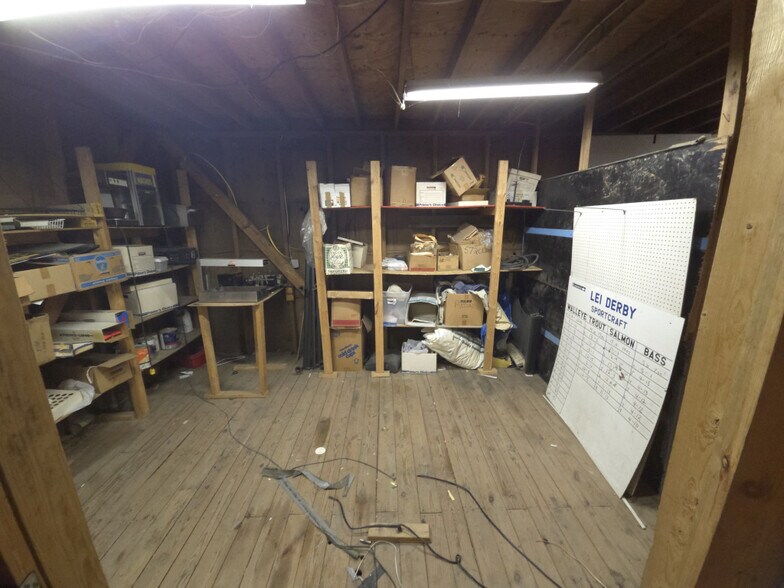 More Photos Of 10543 Old Lake Rd, Lake City Service Station For Sale