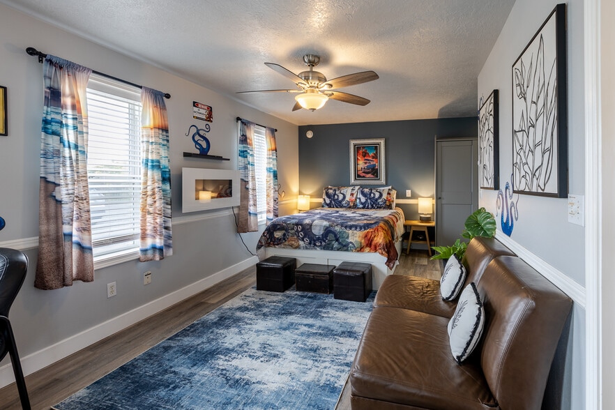 More Photos Of 105 S 6th Ave, Rockaway Beach Hotel For Sale