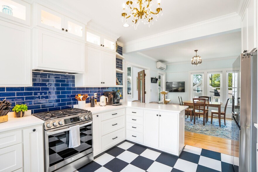More Photos Of 90 S Main St, Hartford Hospitality For Sale