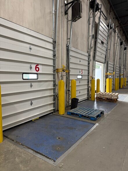 More Photos Of 509 Commerce Blvd, Crawfordville Warehouse For Lease