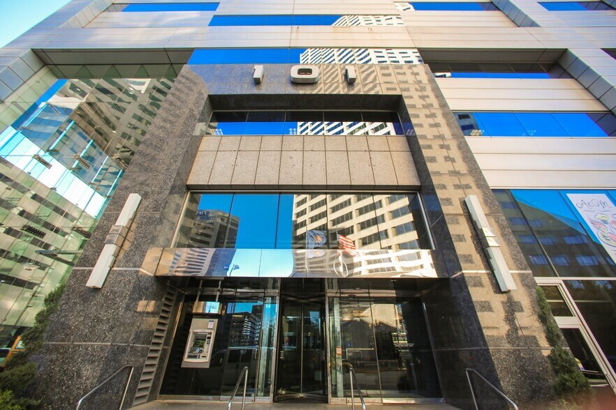 More Photos Of 101 W Ohio St, Indianapolis Coworking Space