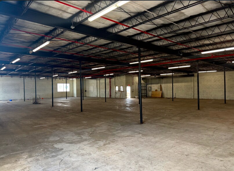 More Photos Of 6220 NW 37th Ave, Miami Warehouse For Lease