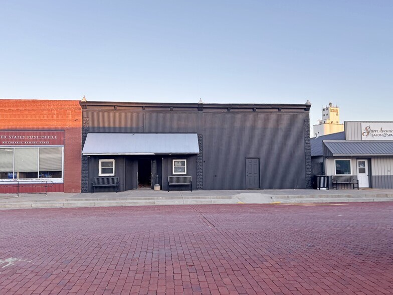 Primary Photo Of 121 Starr Ave, Miltonvale General Retail For Sale