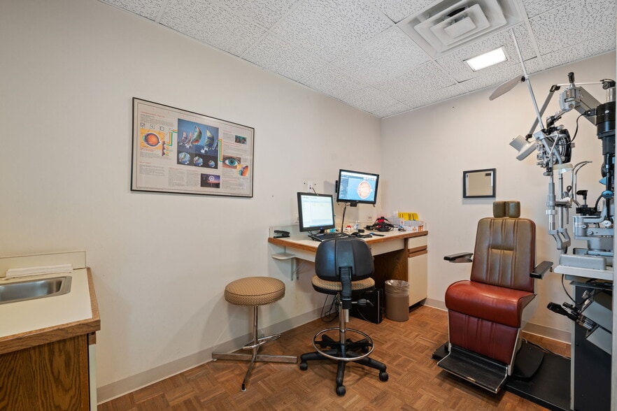 More Photos Of 50 E Washington St, Chicago Office For Sale
