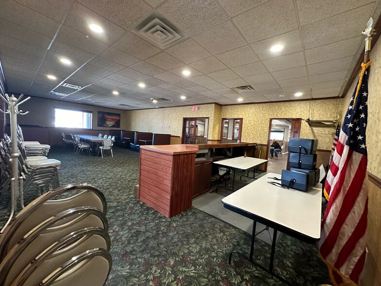 More Photos Of 102 E Park St, Taylorville Freestanding For Sale