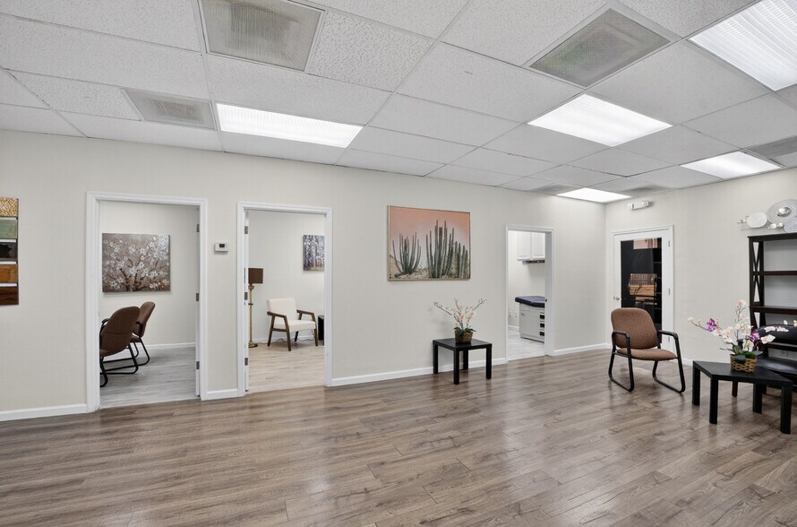 More Photos Of 2920 N 24th Ave, Phoenix Office For Sale
