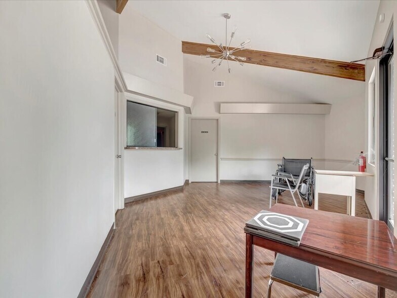 More Photos Of 202 S Temple Dr, Diboll Flex For Lease