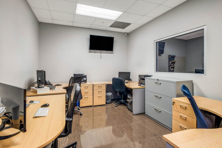 More Photos Of 7620 NW 25th St, Miami Distribution For Lease