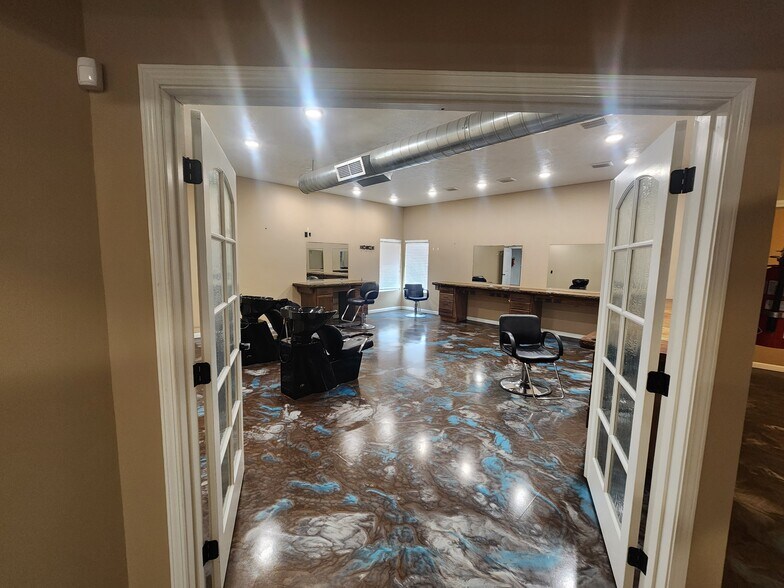 More Photos Of 109 W Poplar St, Harrisburg Specialty For Sale