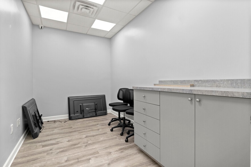 More Photos Of 32413 Michigan Ave, Wayne Freestanding For Sale