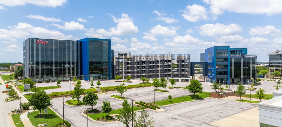 More Photos Of 5111-5115 W JB Hunt Dr, Rogers Unknown For Lease