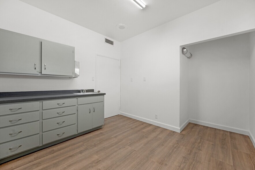 More Photos Of 1215-1239 Rose Ave, Selma Medical For Lease