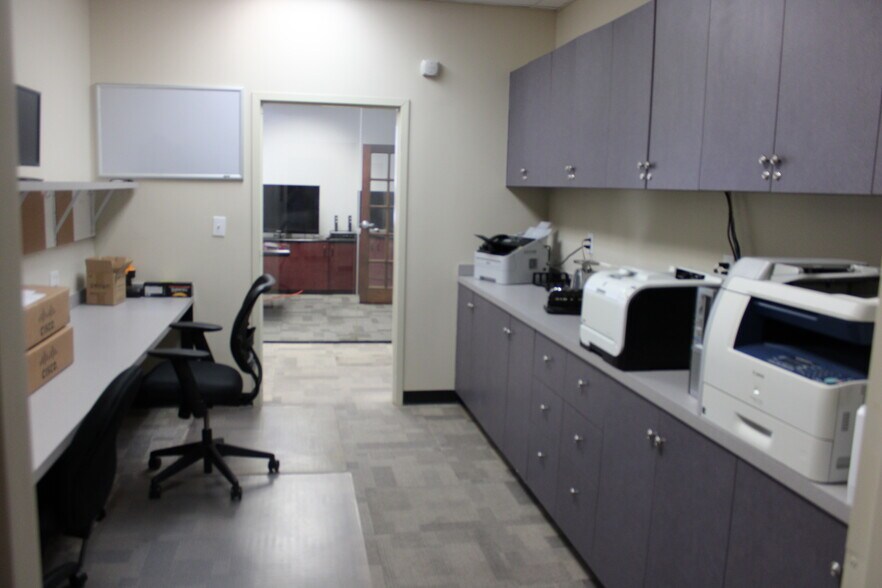 More Photos Of 200 Emerald Bay Dr, Oldsmar Office For Sale