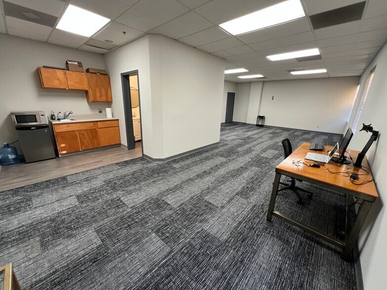 More Photos Of 1341 Distribution Way, Vista Distribution For Lease