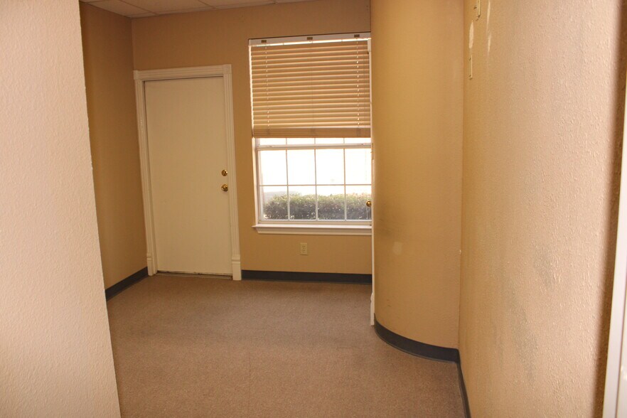 More Photos Of 6407 Colleyville Blvd, Colleyville Medical For Sale