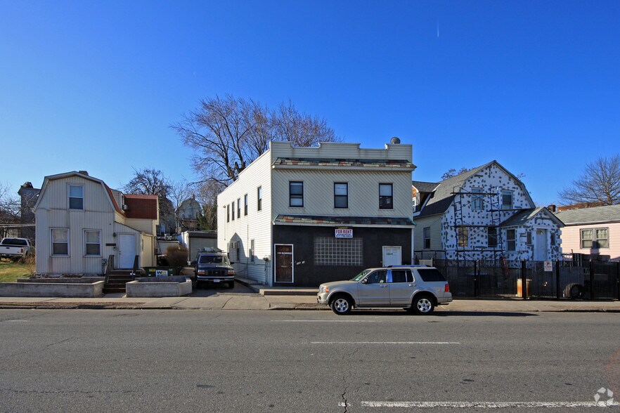 More Photos Of 106-14 Astoria Blvd, Flushing Office Residential For Lease