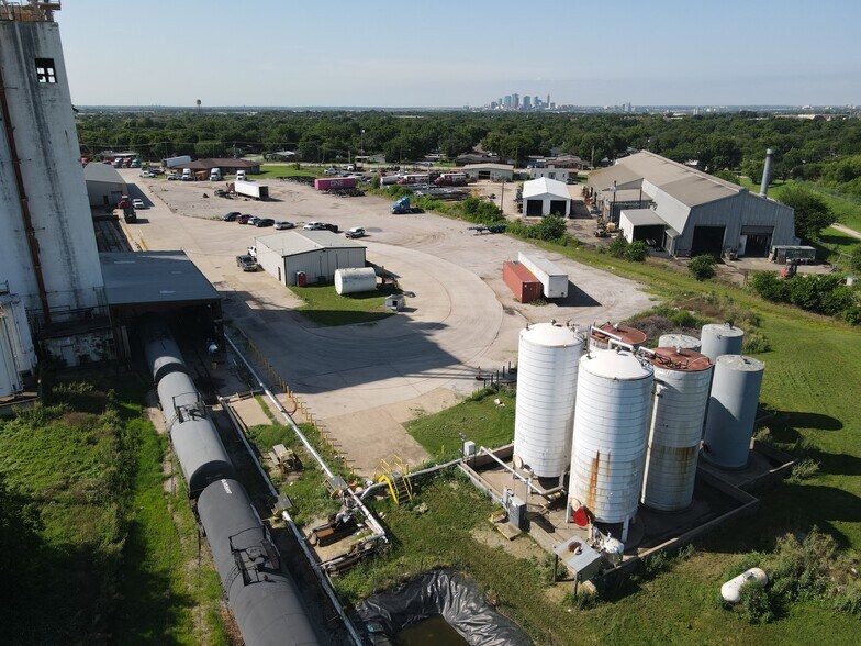 More Photos Of 2131 Terminal rd, Fort Worth Industrial For Lease