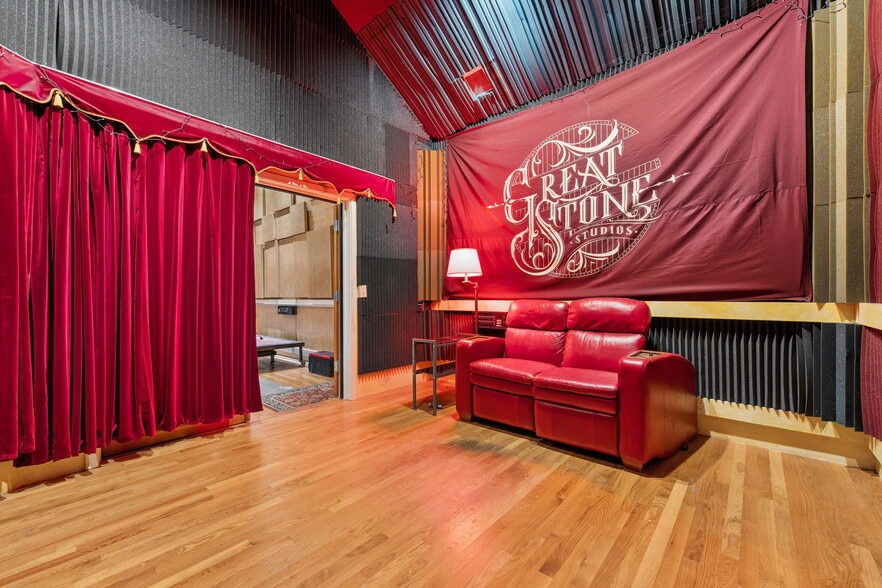 More Photos Of 825-829 27th Ave, Oakland Manufacturing For Sale