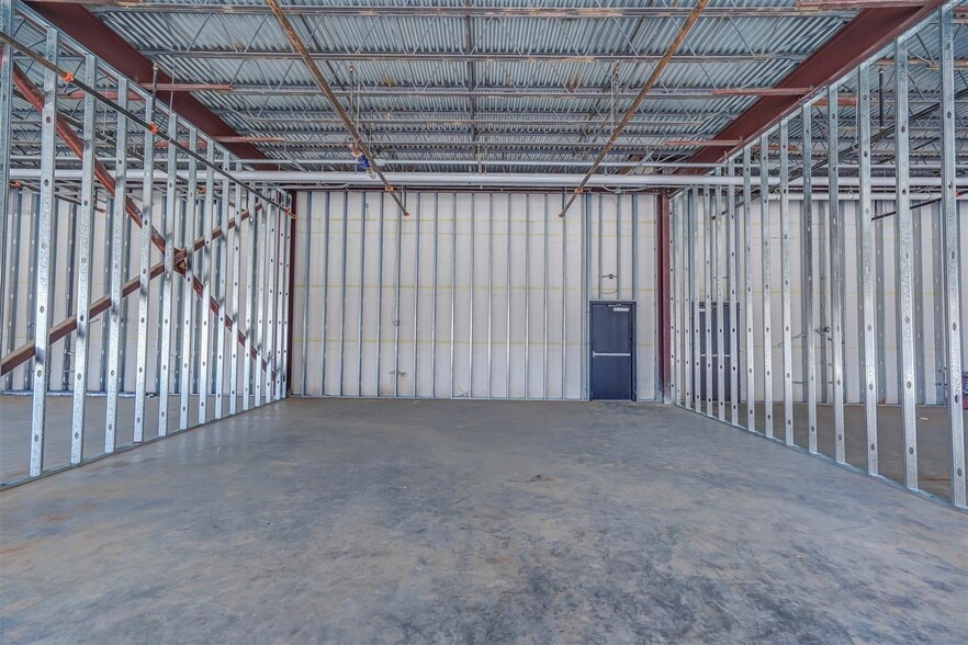 More Photos Of 4899 Highway 6, Missouri City Storefront Retail Office For Lease
