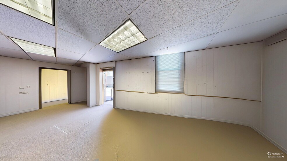 More Photos Of 725 Housatonic Ave, Bridgeport Light Distribution For Sale