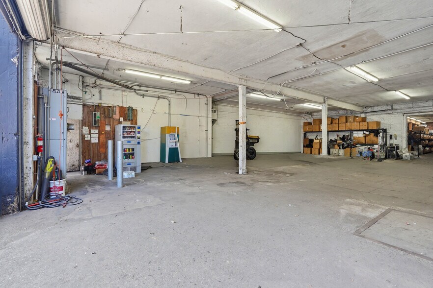 More Photos Of 714 Ducommun St, Los Angeles Manufacturing For Lease