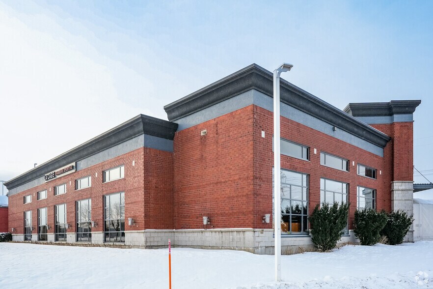 Primary Photo Of 5540 Boul des Gradins, Québec Restaurant For Sale