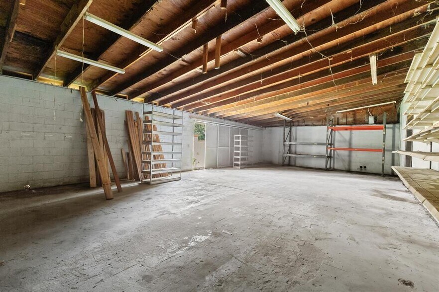 More Photos Of 15928 County Road 108, Hilliard Service For Sale