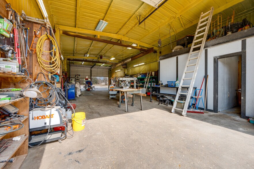 More Photos Of 10203-10263 County Road 135, Flint Service For Lease