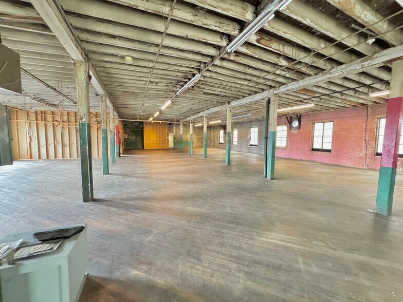 More Photos Of 133 Gold St, Worcester Warehouse For Lease
